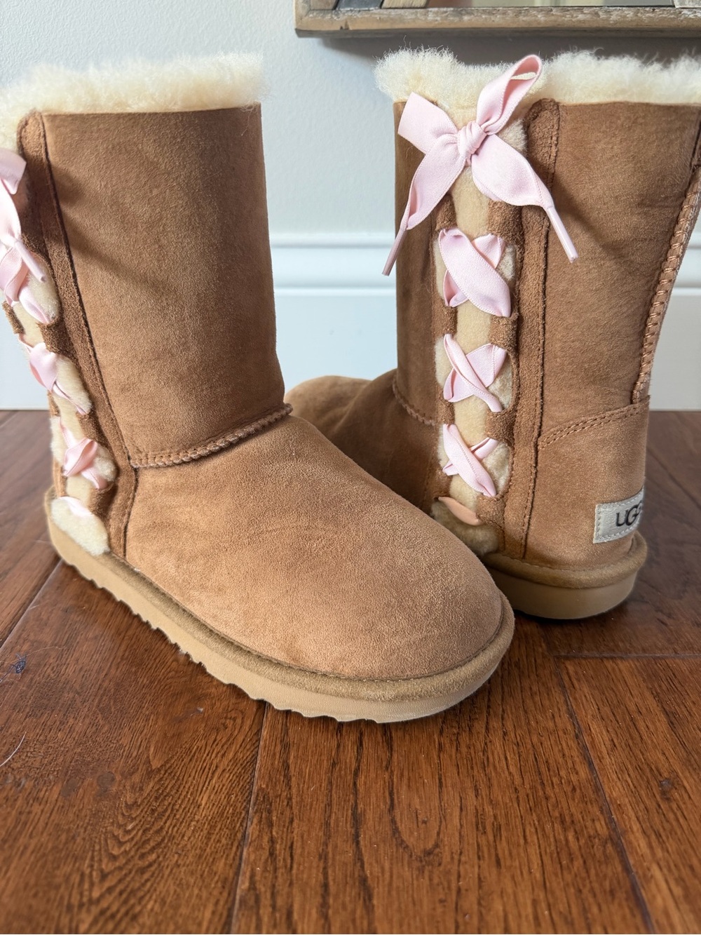 Like New Ugg Kids Cozy Shearling-Lined Boot with Pink Ribbon Detail - Tan Sz 4 - Picture 3 of 3